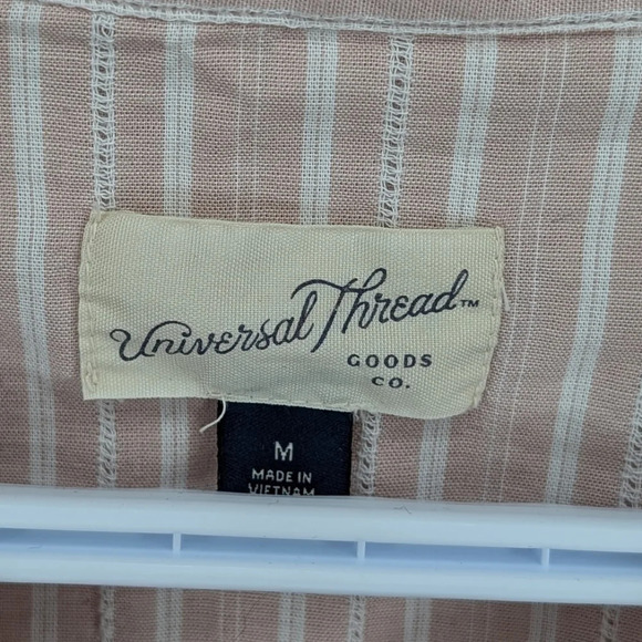 Universal Thread Pink Strip Button Down Collared Blouse Shirt Woman M - Stain - Picture 3 of 9